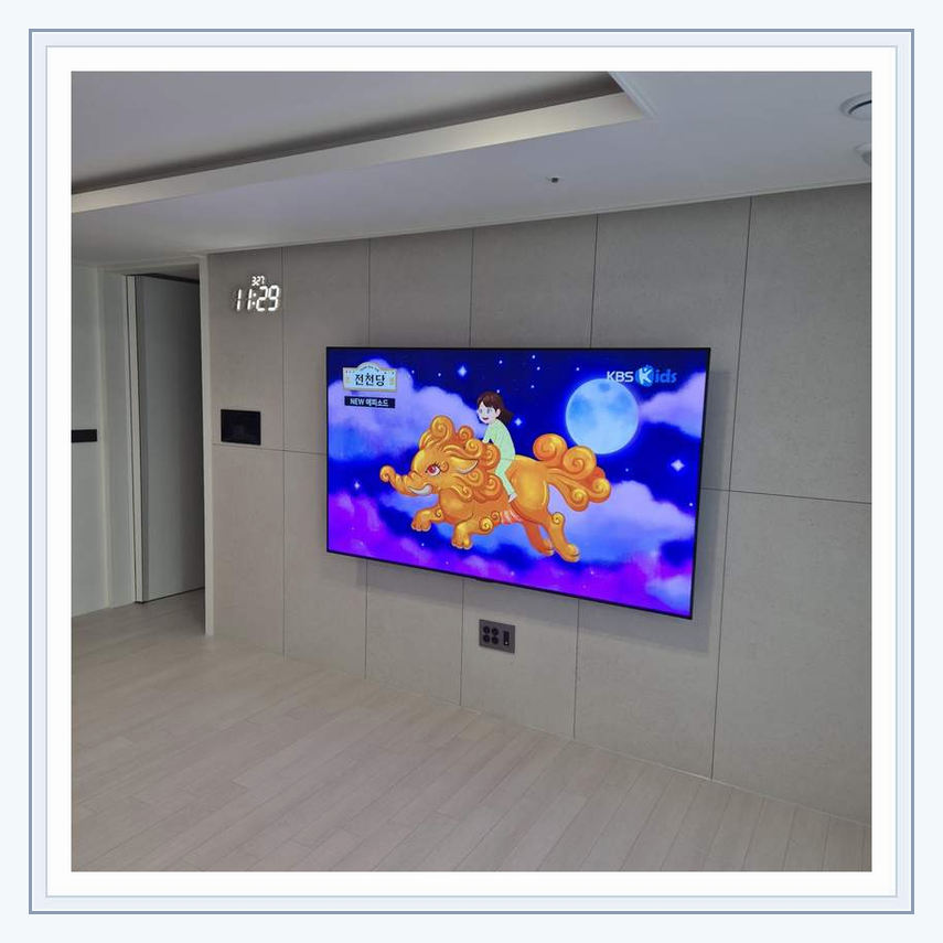 아산 둔포 안성 티비 이전 철거 상담 관련 설치 참고 사진 2 · 타일 균열 또는 마감판 들뜸을 사전에 구분하는 점검