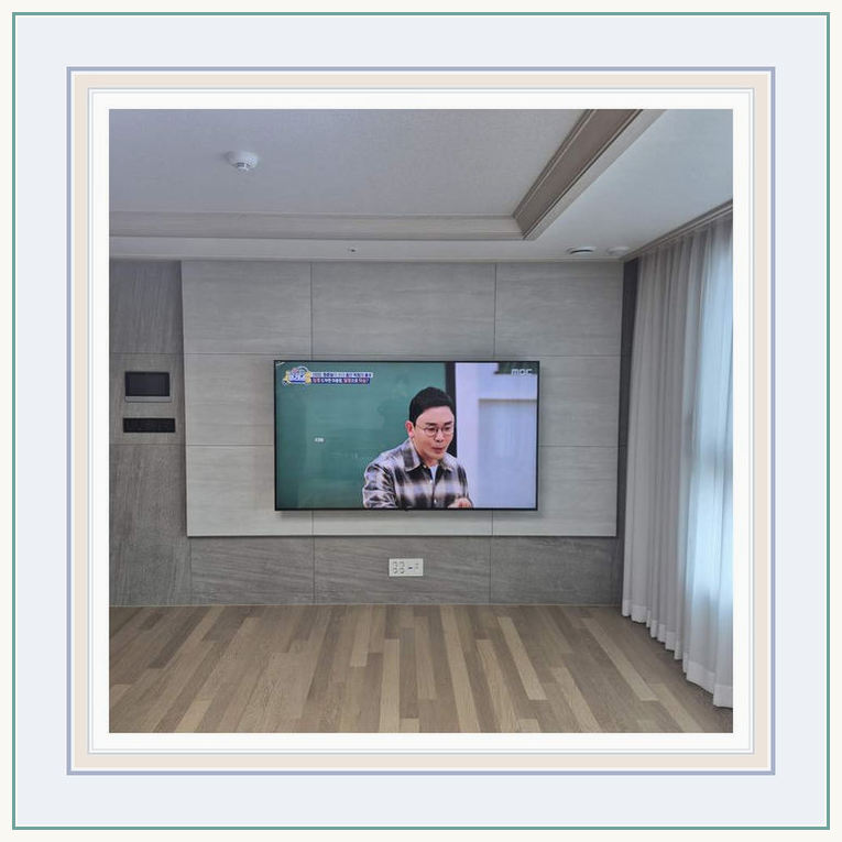 계양구 검단구 김포 주말에도 전선 숨김 관련 설치 참고 사진 2 · 사운드바의 음향 방향과 화면 간격을 맞추는 기준